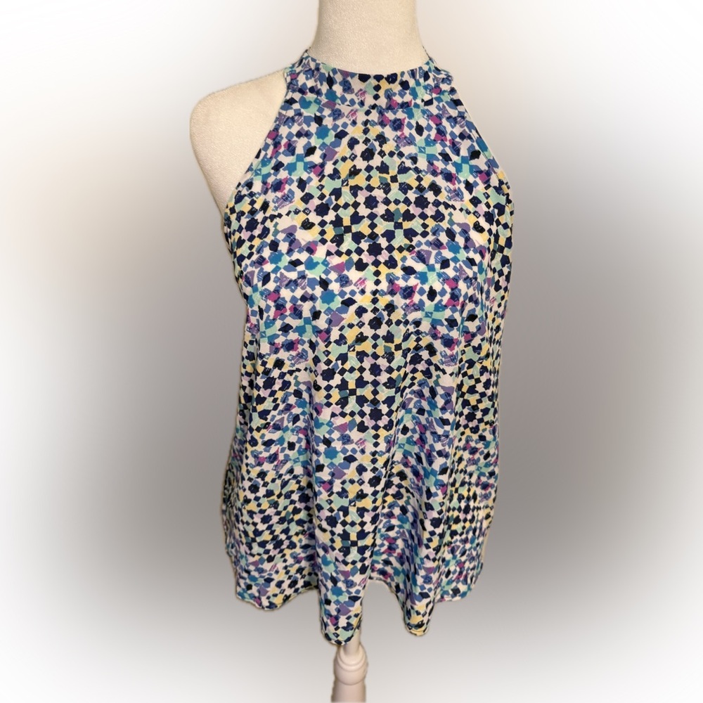 Women’s flowy printed sleeveless blouse